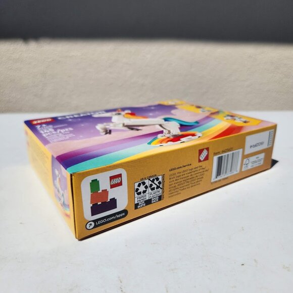 LEGO Creator 3-in-1 Magical Unicorn Seahorse Peacock Rainbow 31140 Easter Basket - Picture 4 of 8
